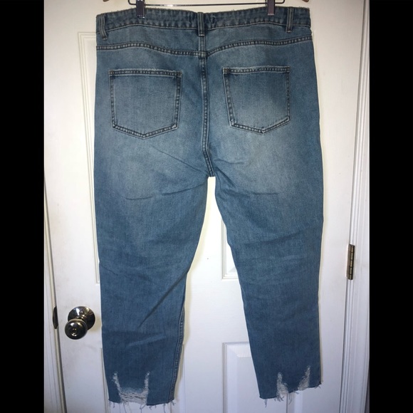 **BRAND NEW** Distressed Boyfriend Jeans - Picture 3 of 4